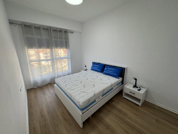 Tirane, jepet me qera apartament 1+1+Ballkon Kati 1, 65 m² 400 € (Pasho hysa)