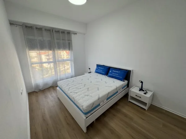 Tirane, jepet me qera apartament 1+1+Ballkon Kati 1, 65 m² 400 € (Pasho hysa)