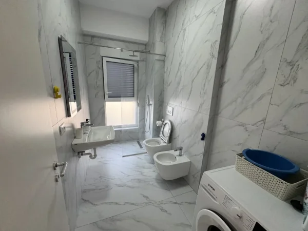 Tirane, jepet me qera apartament 1+1+Ballkon Kati 1, 65 m² 400 € (Pasho hysa)