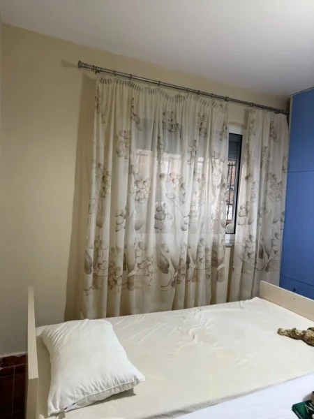 Tirane, jepet me qera apartament 2+1+Aneks+Ballkon Kati 3, 95 m² 600 € (Ali demi)