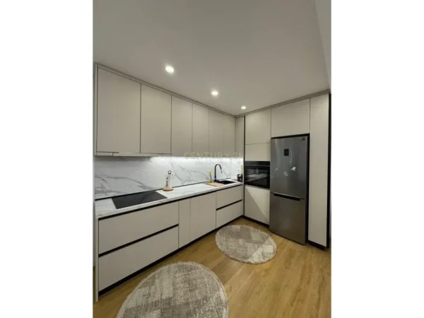 Tirane, shitet apartament 2+1 Kati 2, 91 m² 155.000 € (Fresk)