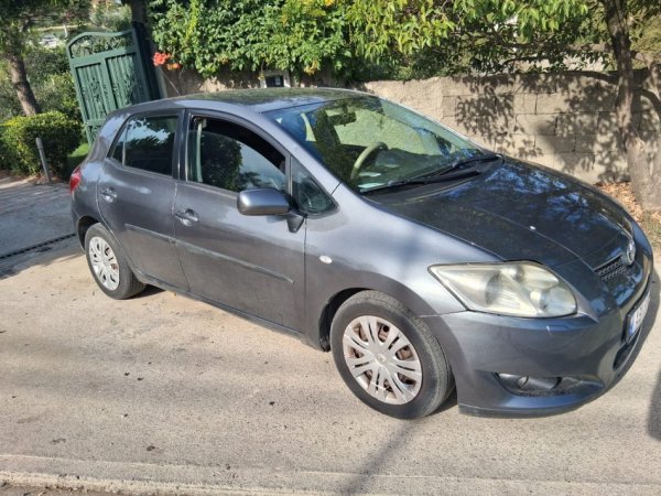 Tirane, shitet makine Auris Nafte, manuale Kondicioner 400.000 km 3.300 €
