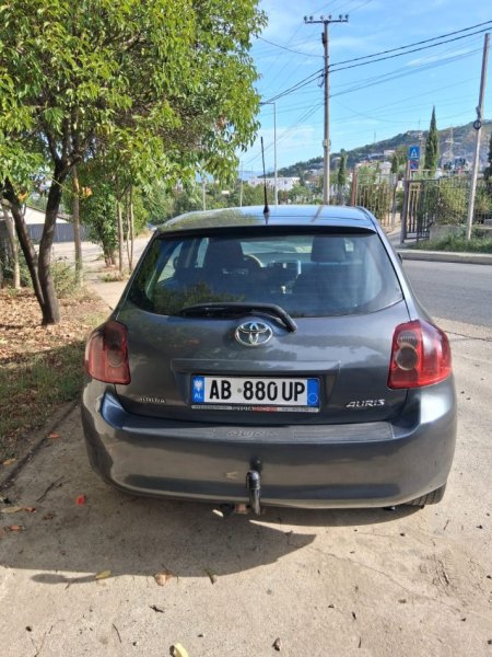 Tirane, shitet makine Auris Nafte, manuale Kondicioner 400.000 km 3.300 €