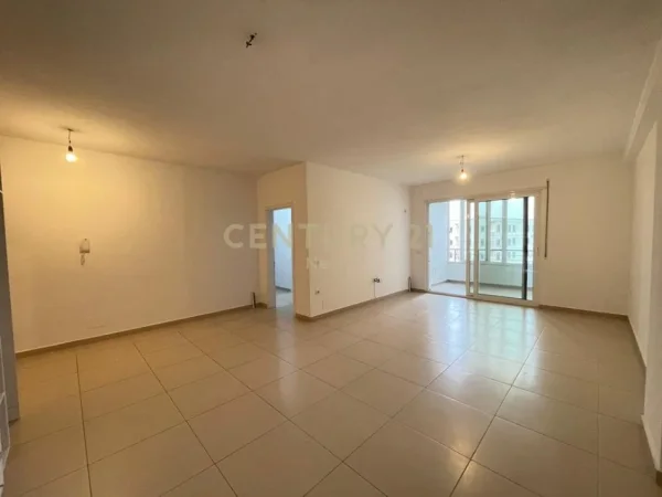 Tirane, shitet apartament 2+1+Aneks+Ballkon Kati 2, 115 m² 185.000 € (Kinostudio)
