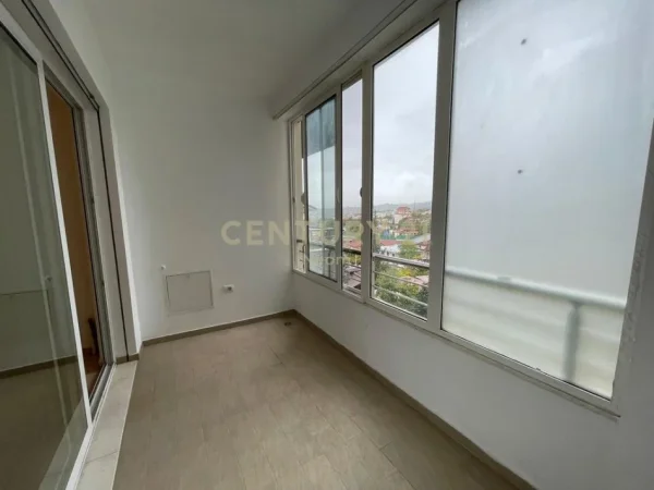 Tirane, shitet apartament 2+1+Aneks+Ballkon Kati 2, 115 m² 185.000 € (Kinostudio)