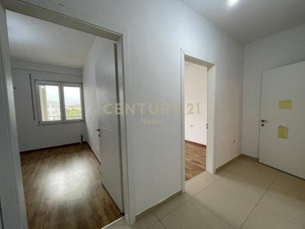 Tirane, shitet apartament 2+1+Aneks+Ballkon Kati 2, 115 m² 185.000 € (Kinostudio)