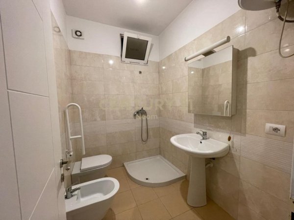 Tirane, shitet apartament 2+1+Aneks+Ballkon Kati 2, 115 m² 185.000 € (Kinostudio)