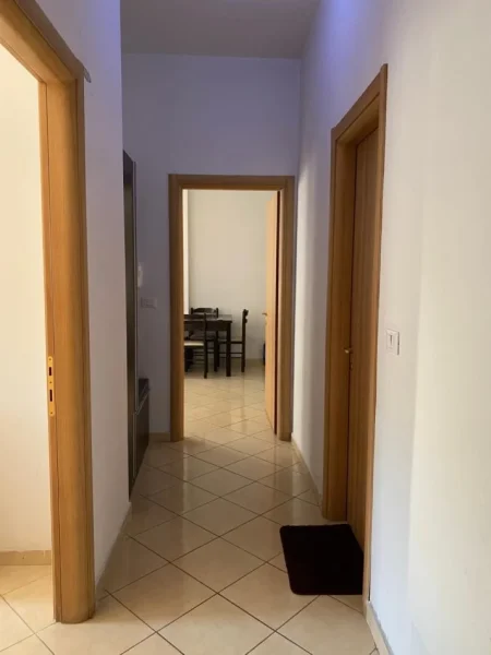 Tirane, jepet me qera apartament 2+1 , 85 m² 400 €