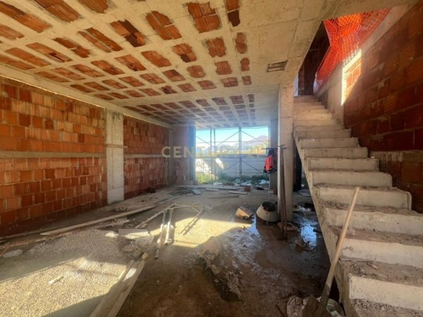 Tirane, shitet Vile 2 Katshe Kati 2, 322 m² 620.000 € (Lundra Village)