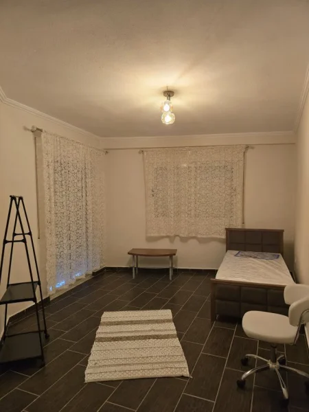 Tirane, jepet me qera apartament 2+1 Kati 4, 100 m² 500 € (YZBERISHT)