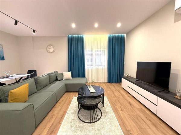 Tirane, jepet me qera apartament 1+1+Ballkon Kati 3, 76 m² 600 € (FARKE)