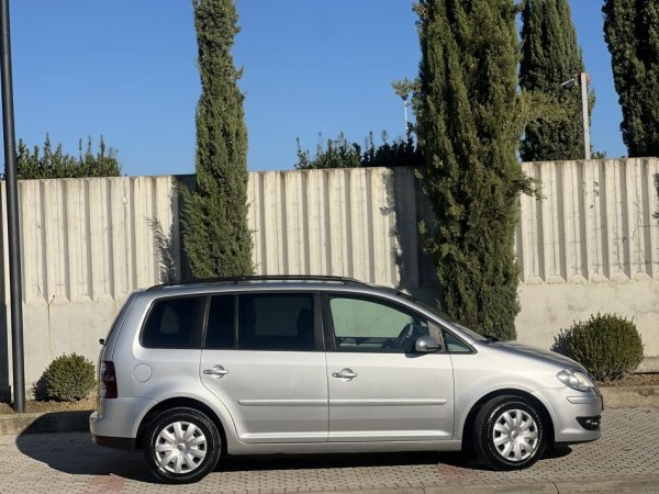 VW TOURAN 1.9 NAFTE 👉 2009 👈 kambio MANUALE - 7 VENDE 5.800 €