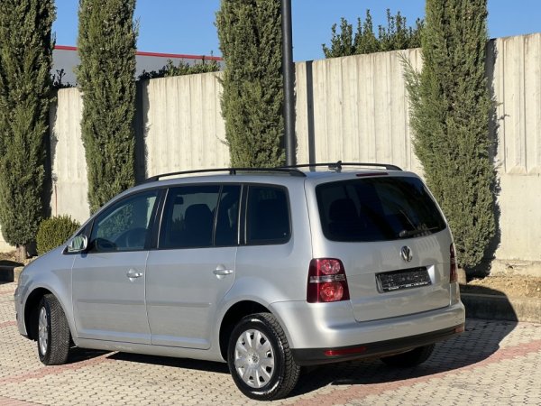 VW TOURAN 1.9 NAFTE 👉 2009 👈 kambio MANUALE - 7 VENDE 5.800 €