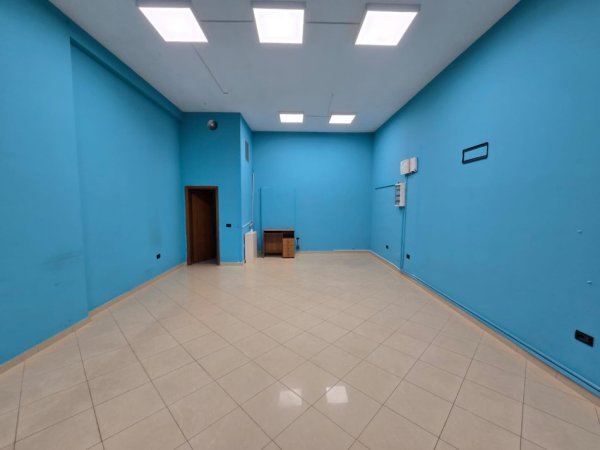 Tirane, jepet me qera ambjent biznesi , 73 m² 600 € (Përballë Kompleksit Delijorgji)