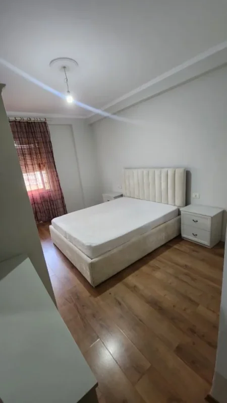 Tirane, jepet me qera apartament 1+1 , 60 m² 450 € (Astir)