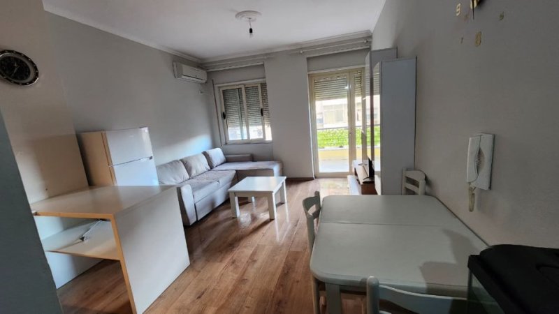 Tirane, jepet me qera apartament 1+1 , 60 m² 450 € (Astir)