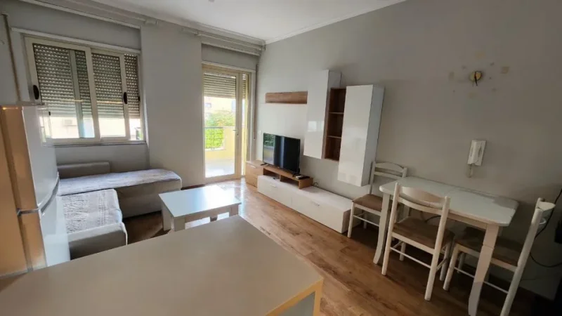 Tirane, jepet me qera apartament 1+1 , 60 m² 450 € (Astir)