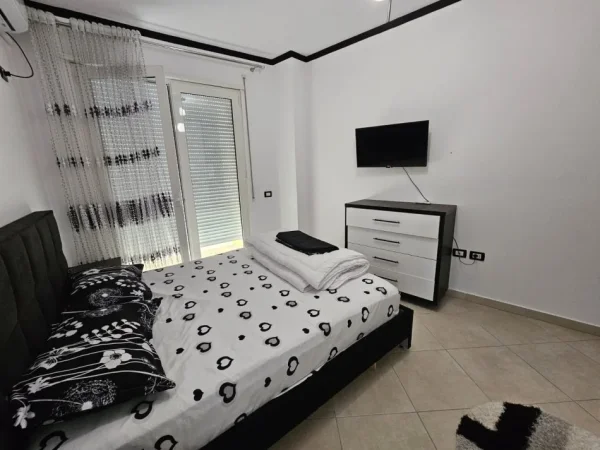 Tirane, jepet me qera apartament 2+1+Ballkon+ post parkimi  Kati 2, 110 m² 800 € LIQENI THATË