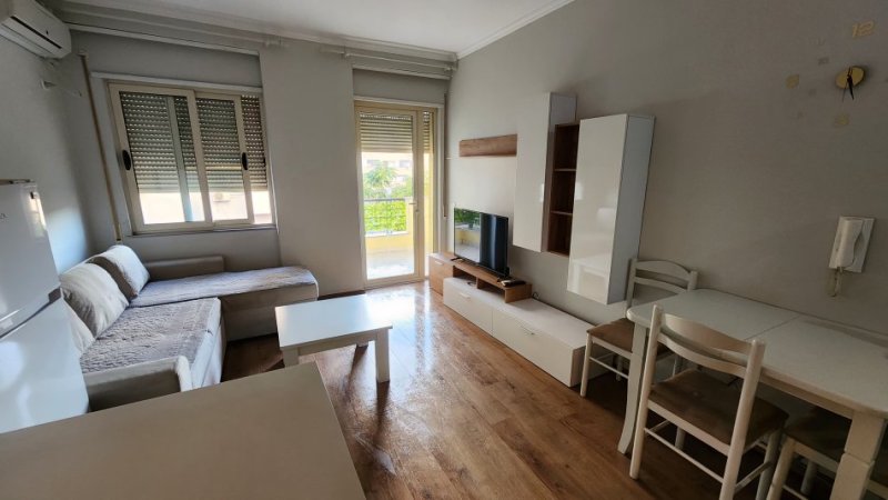 Tirane, jepet me qera apartament 1+1 , 60 m² 450 € (Astir)