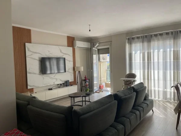 Tirane, shitet apartament 3+1+Ballkon Kati 5
