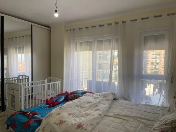 Tirane, shitet apartament 3+1+Ballkon Kati 5
