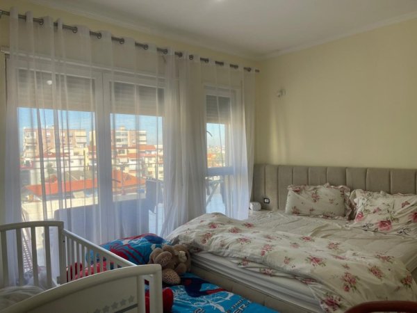 Tirane, shitet apartament 3+1+Ballkon Kati 5