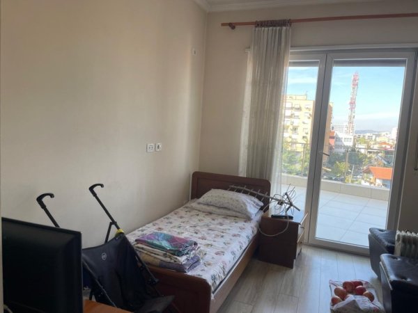Tirane, shitet apartament 3+1+Ballkon Kati 5