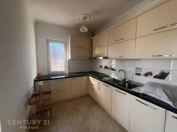 Tirane, jepet me qera apartament+verande | Penthouse 2+1+Aneks+Ballkon Kati 10, 294 m² 1.300 € (Selvia)