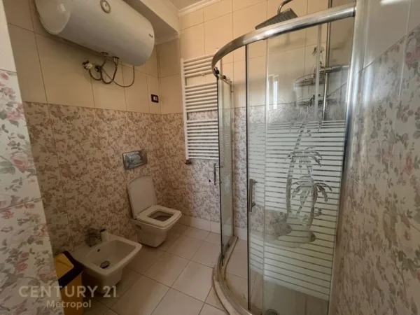 Tirane, jepet me qera apartament+verande | Penthouse 2+1+Aneks+Ballkon Kati 10, 294 m² 1.300 € (Selvia)