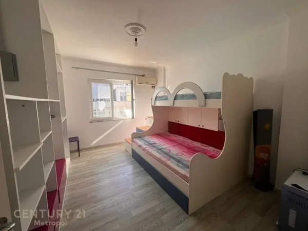Tirane, jepet me qera apartament+verande | Penthouse 2+1+Aneks+Ballkon Kati 10, 294 m² 1.300 € (Selvia)