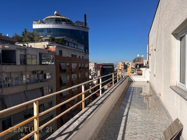 Tirane, jepet me qera apartament+verande | Penthouse 2+1+Aneks+Ballkon Kati 10, 294 m² 1.300 € (Selvia)