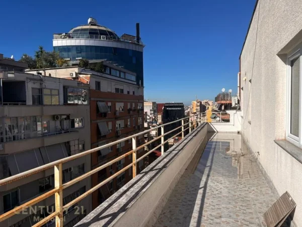 Tirane, jepet me qera apartament+verande | Penthouse 2+1+Aneks+Ballkon Kati 10, 294 m² 1.300 € (Selvia)