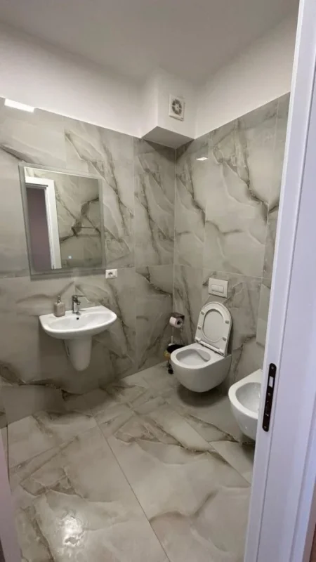 Tirane, jepet me qera apartament 1+1+Ballkon Kati 6, 76 m² 450 € (Grand Galley)