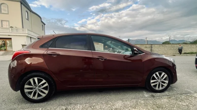 Tirane, shitet makine Hyundai Nafte, kafe automatik Kondicioner 189.000 km 6.700 €