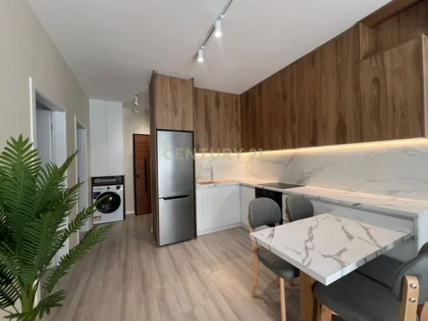 Tirane, jepet me qera apartament 2+1 Kati 4, 100 m² 1.000 € (Zogu i Zi)