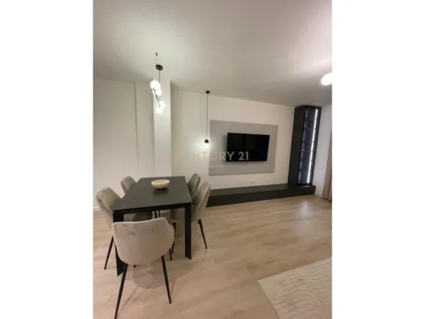 Tirane, jepet me qera apartament 2+1 Kati 8, 110 m² 1.200 € (Ambasada Amerikane)