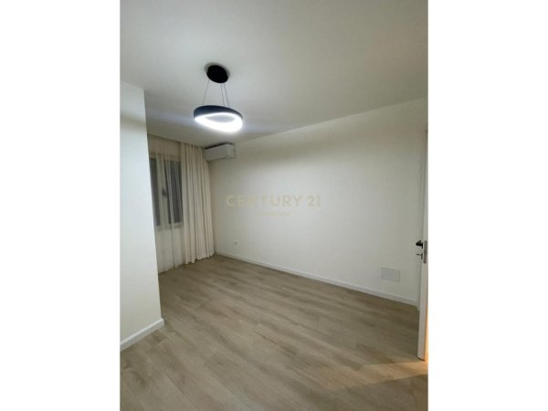 Tirane, jepet me qera apartament 2+1 Kati 8, 110 m² 1.200 € (Ambasada Amerikane)