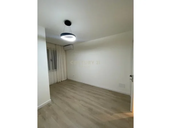 Tirane, jepet me qera apartament 2+1 Kati 8, 110 m² 1.200 € (Ambasada Amerikane)