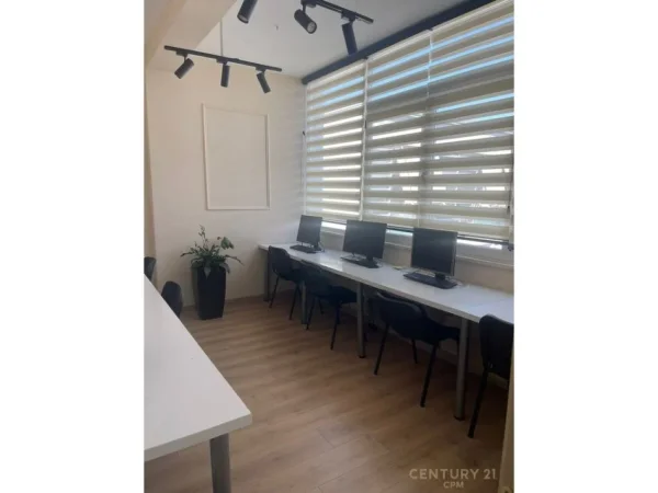 Tirane, jepet me qera zyre Kati 4, 170 m² 1.500 € (Kika 2)