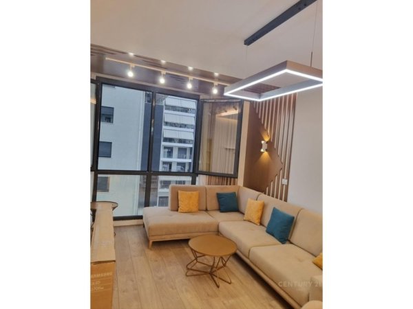 Tirane, jepet me qera apartament 2+1+Aneks+Ballkon Kati 5, 100 m² 950 € (Ish-Parku)