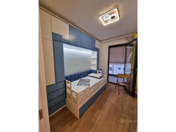 Tirane, jepet me qera apartament 2+1+Aneks+Ballkon Kati 5, 100 m² 950 € (Ish-Parku)