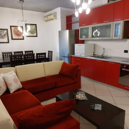 Tirane, jepet me qera apartament 2+1 Kati 8, 600 € 