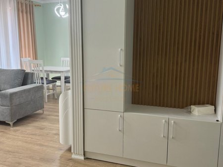 Tirane, jepet me qera apartament 2+1 Kati 4, 110 m² 1.200 €