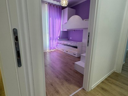 Tirane, jepet me qera apartament 2+1 Kati 4, 110 m² 1.200 €