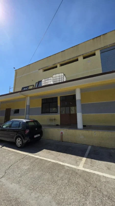 Lushnje, shitet ambjent biznesi Kati 0, 2.000 m² 