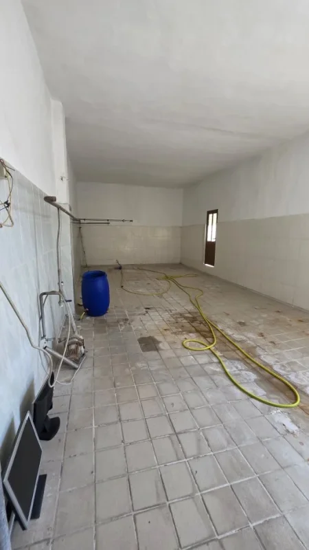 Lushnje, shitet ambjent biznesi Kati 0, 2.000 m² 