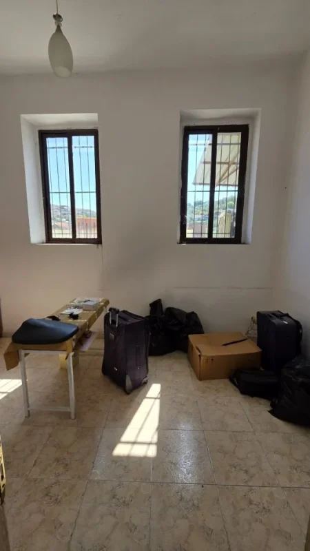 Lushnje, shitet ambjent biznesi Kati 0, 2.000 m² 