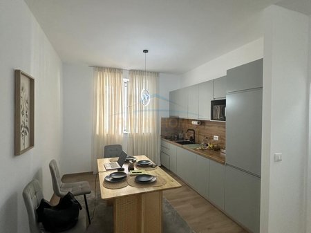 Tirane, jepet me qera apartament 2+1 Kati 2, 88 m² 850 € 