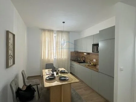 Tirane, jepet me qera apartament 2+1 Kati 2, 88 m² 850 € 