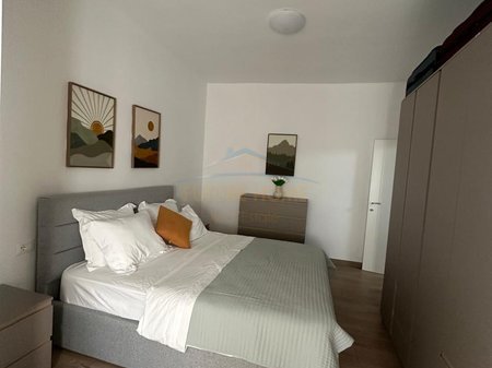 Tirane, jepet me qera apartament 2+1 Kati 2, 88 m² 850 € 